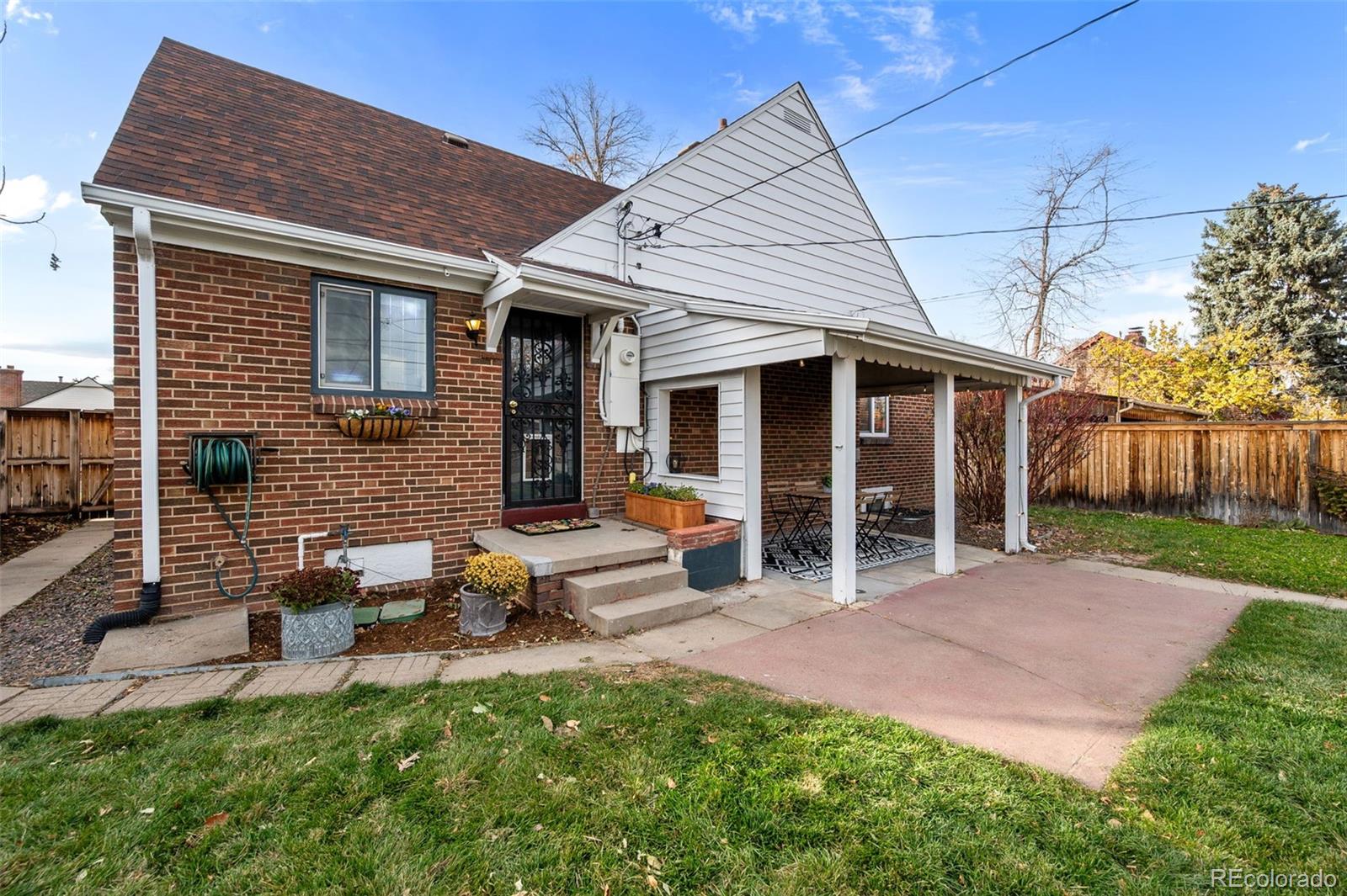 2842 N Glencoe Street