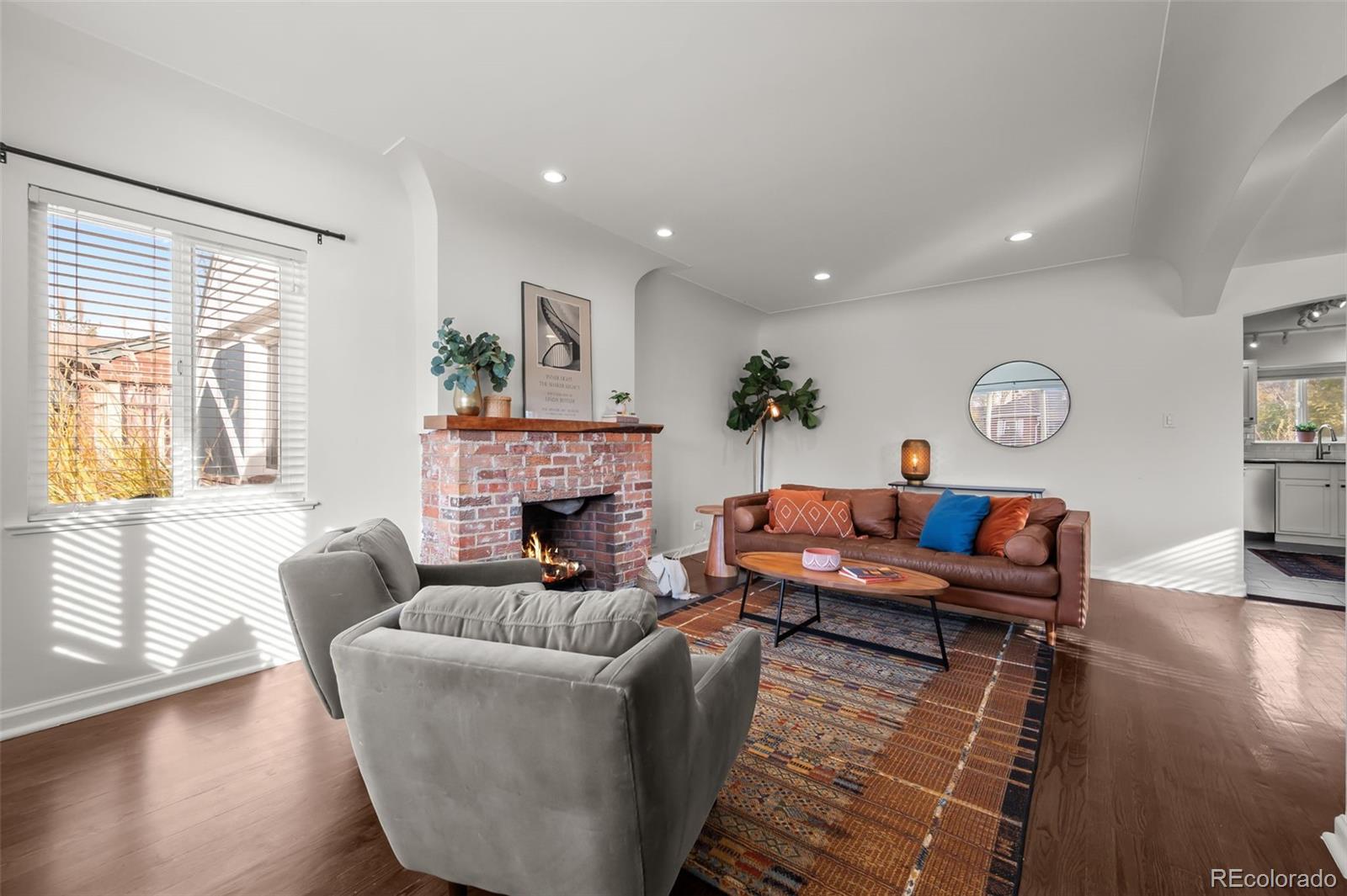 2842 N Glencoe Street