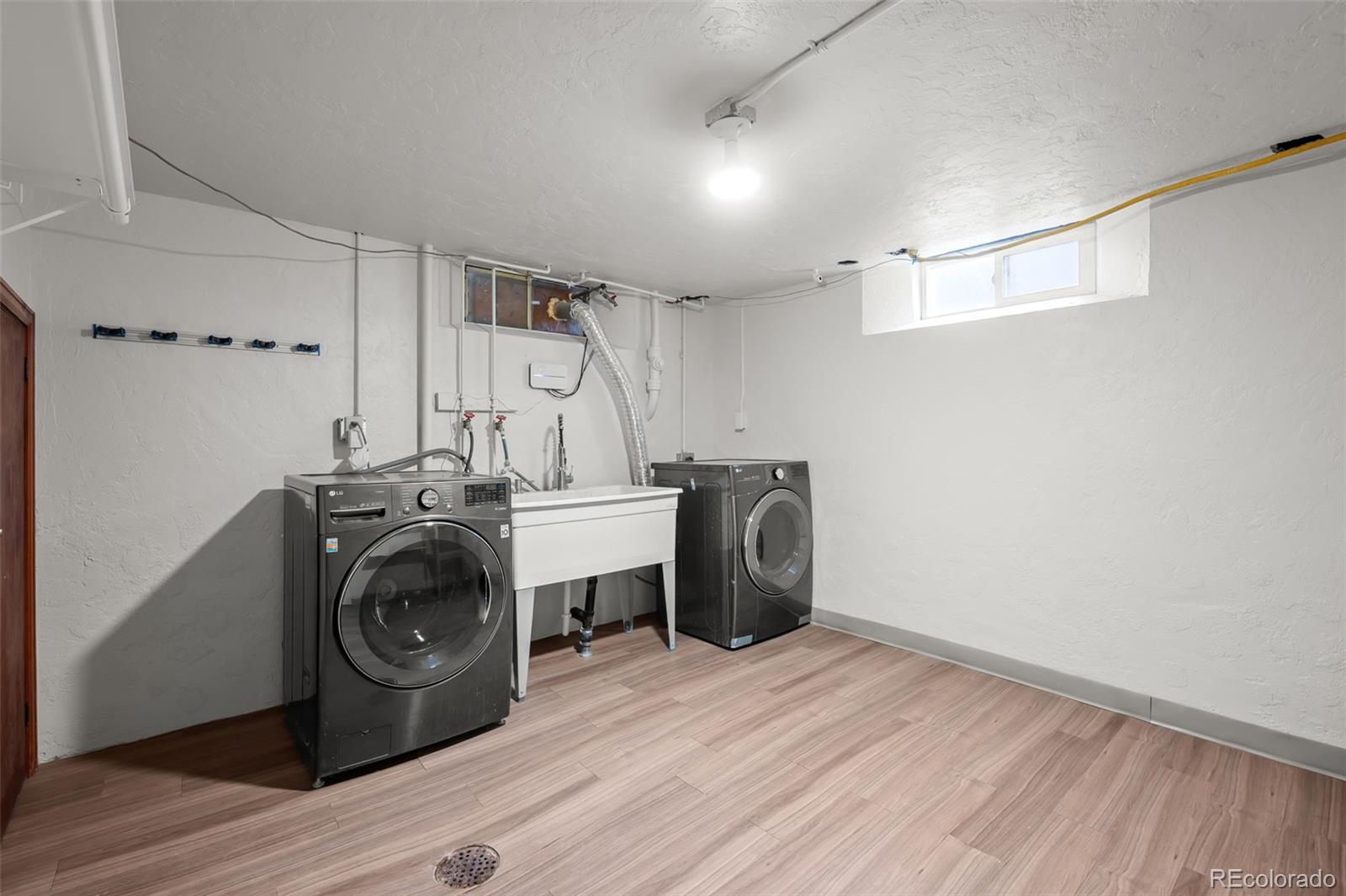 2842 N Glencoe Street