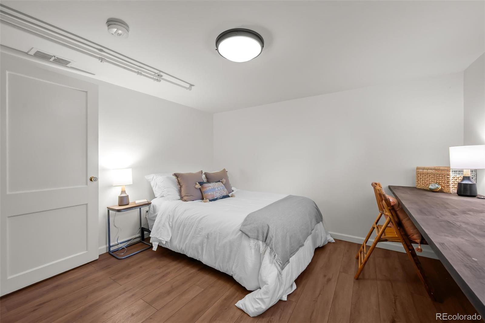 2842 N Glencoe Street