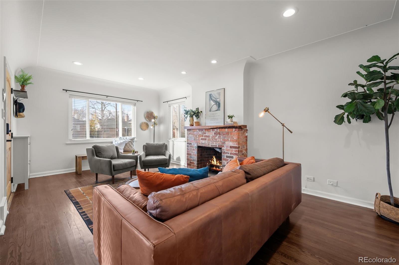 2842 N Glencoe Street