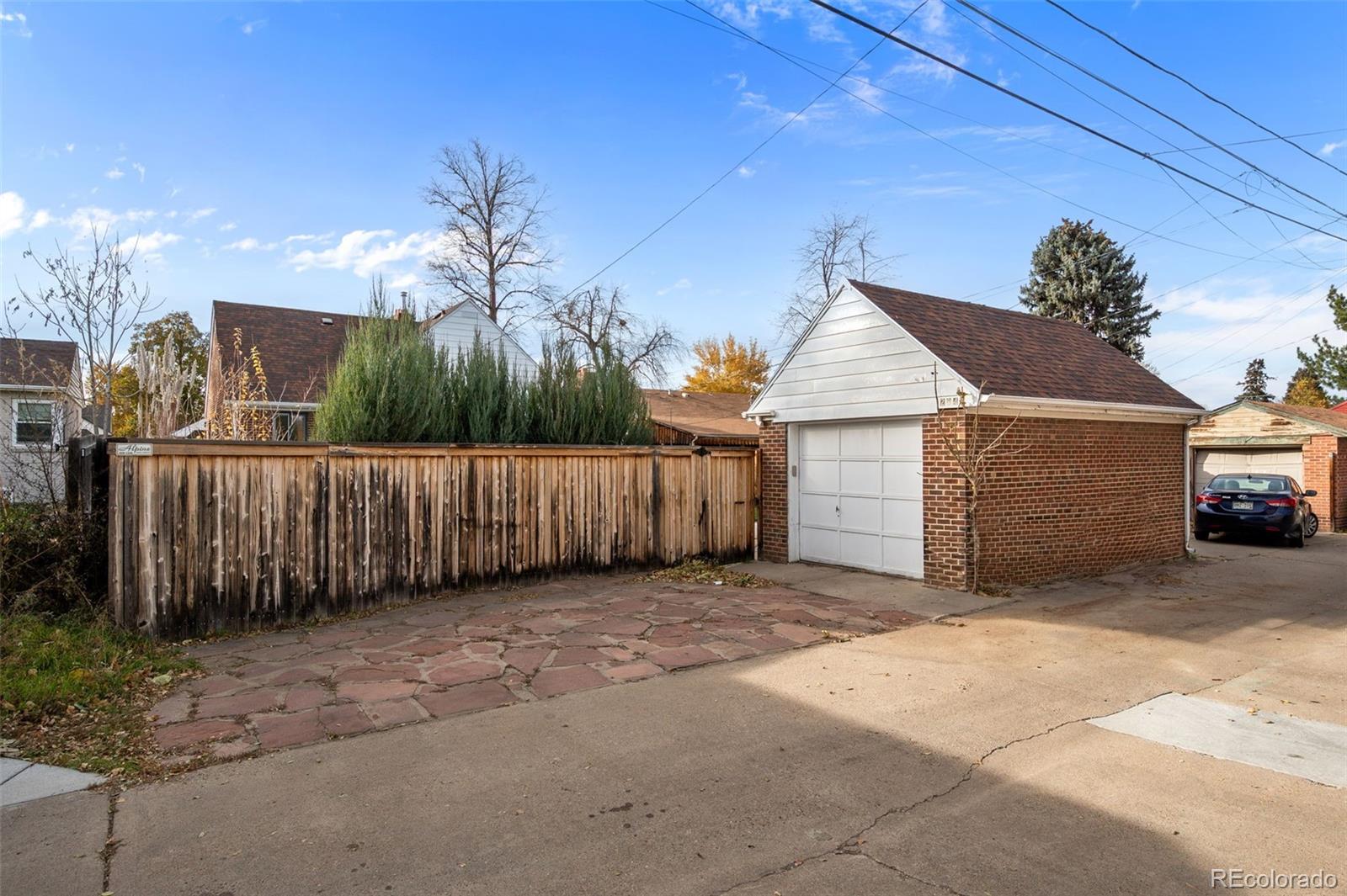 2842 N Glencoe Street