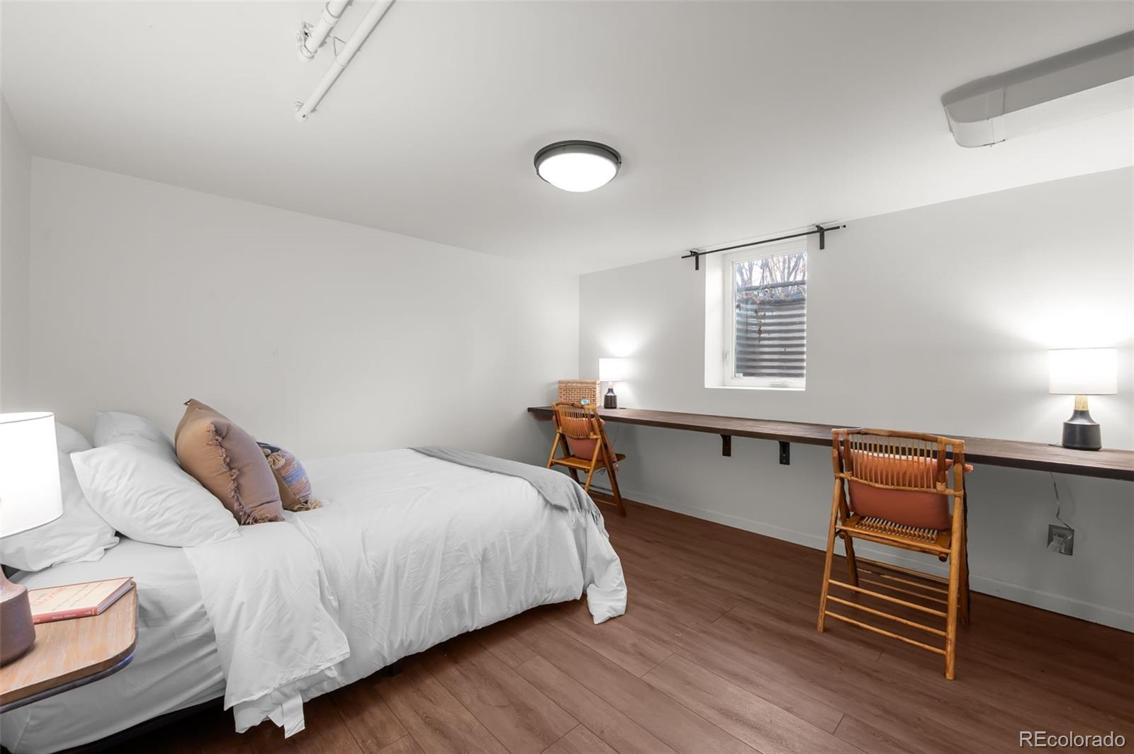 2842 N Glencoe Street