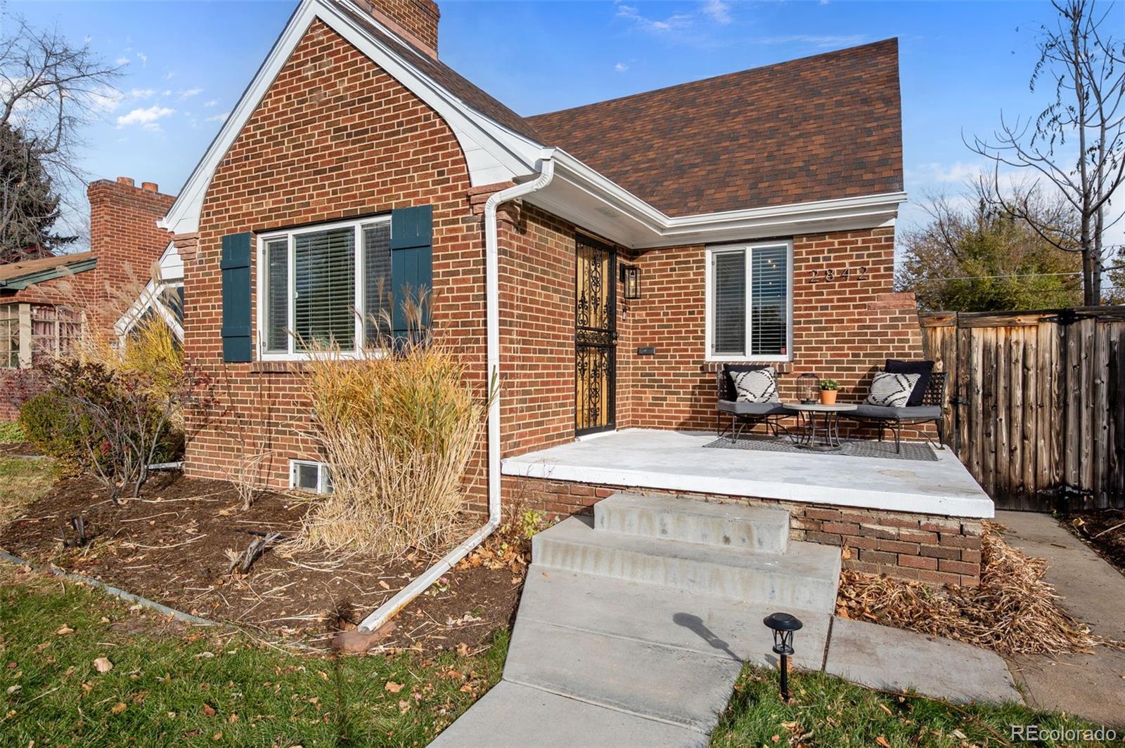 2842 N Glencoe Street