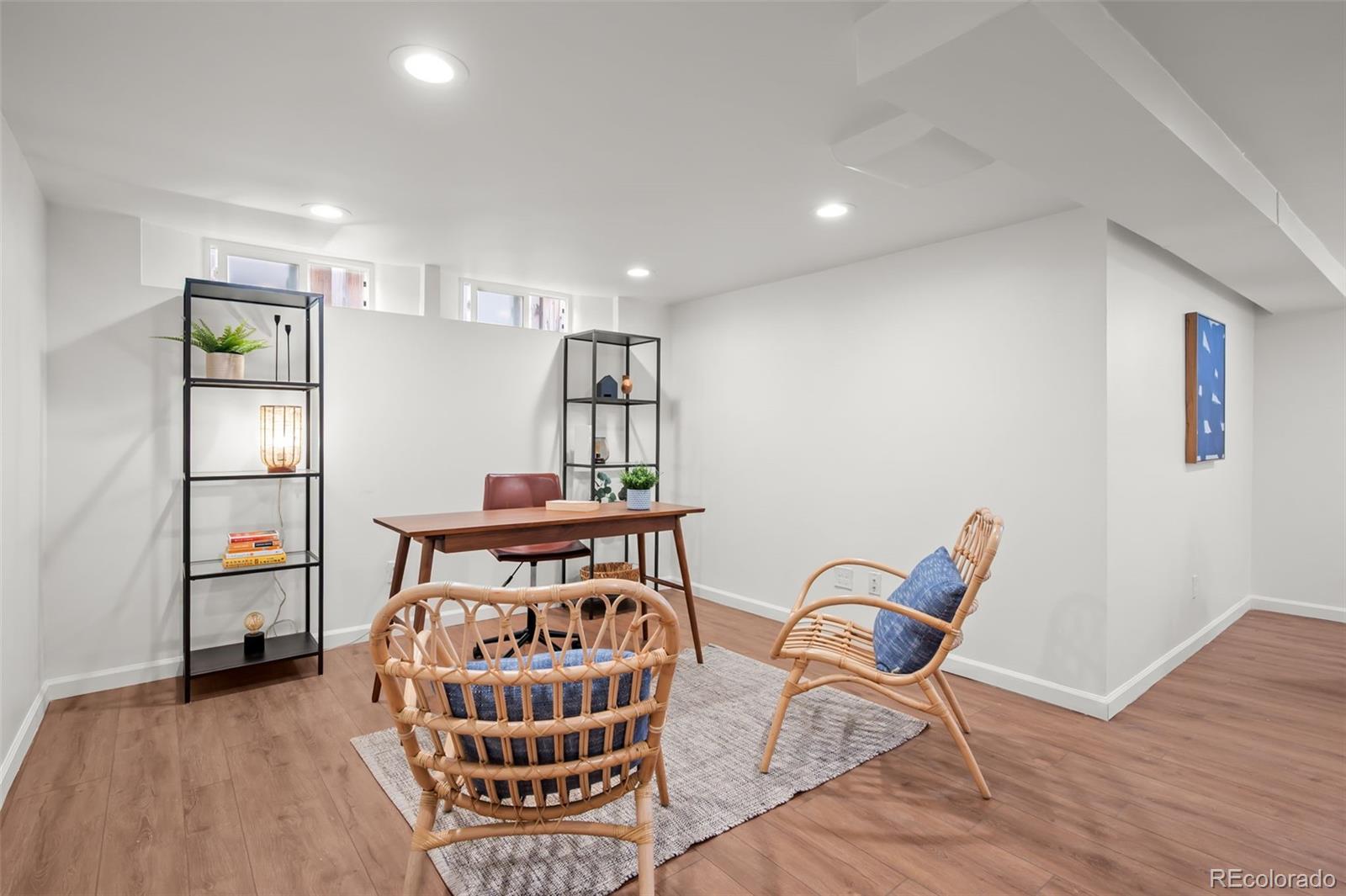 2842 N Glencoe Street