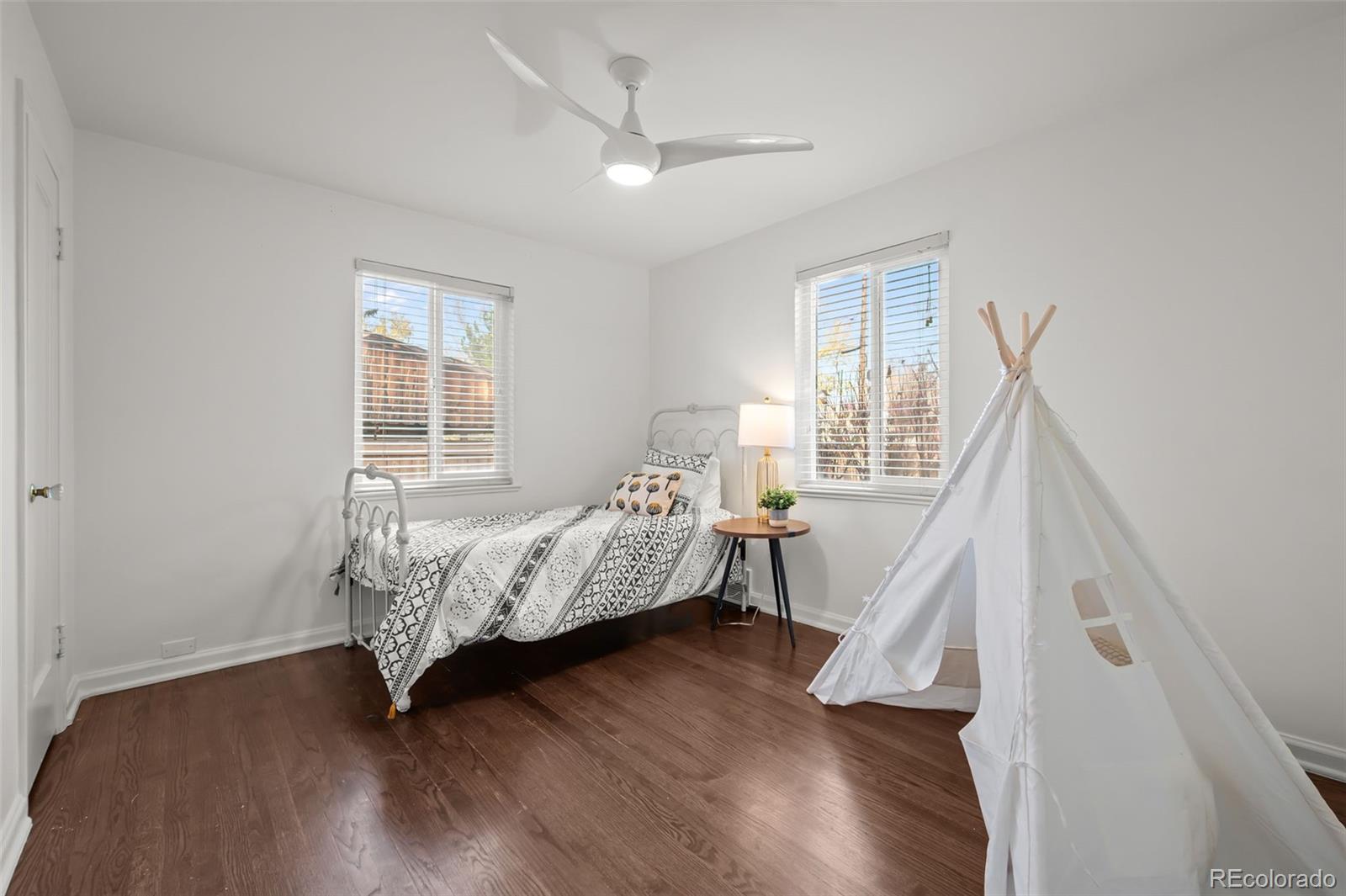 2842 N Glencoe Street