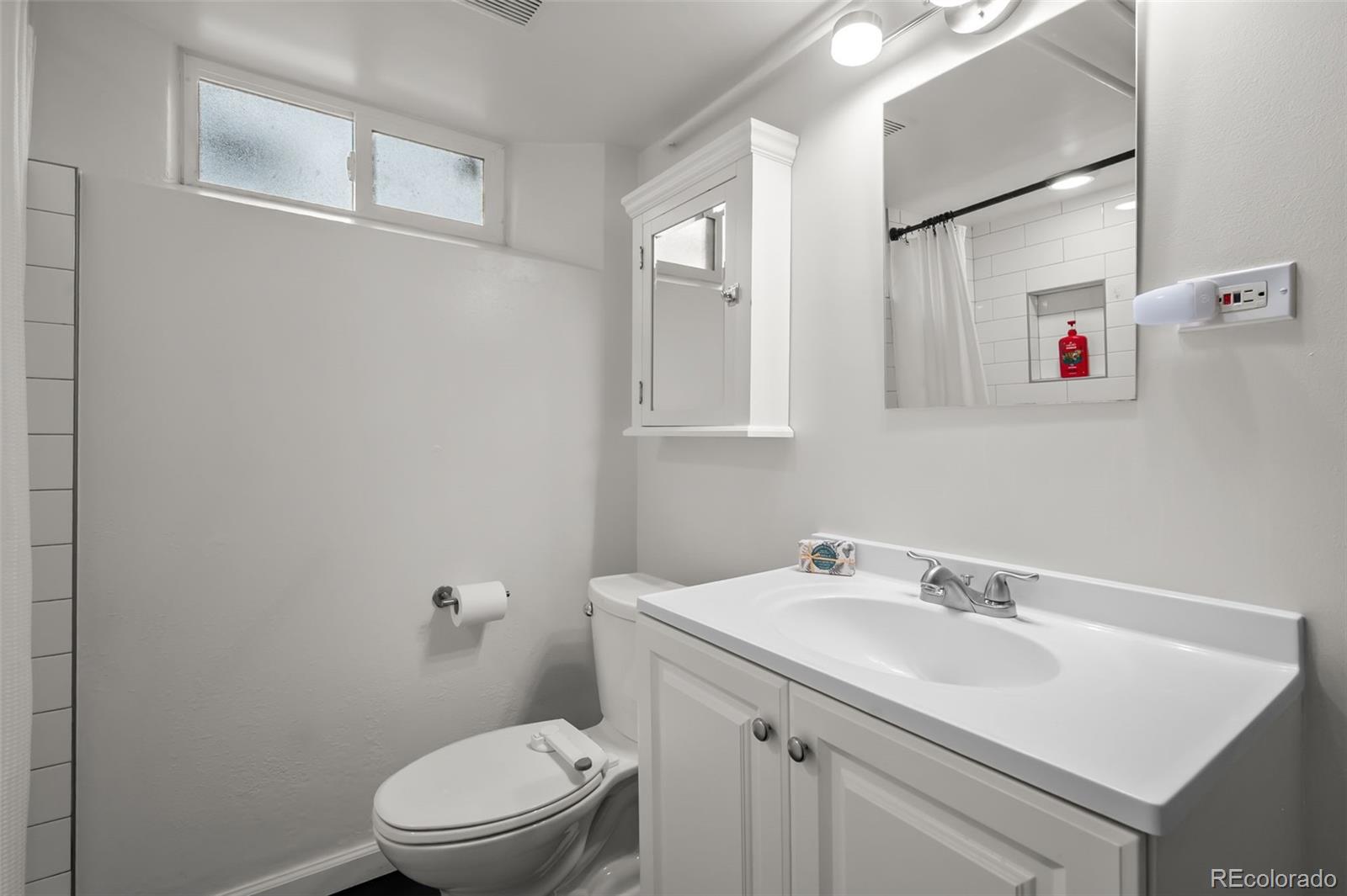 2842 N Glencoe Street