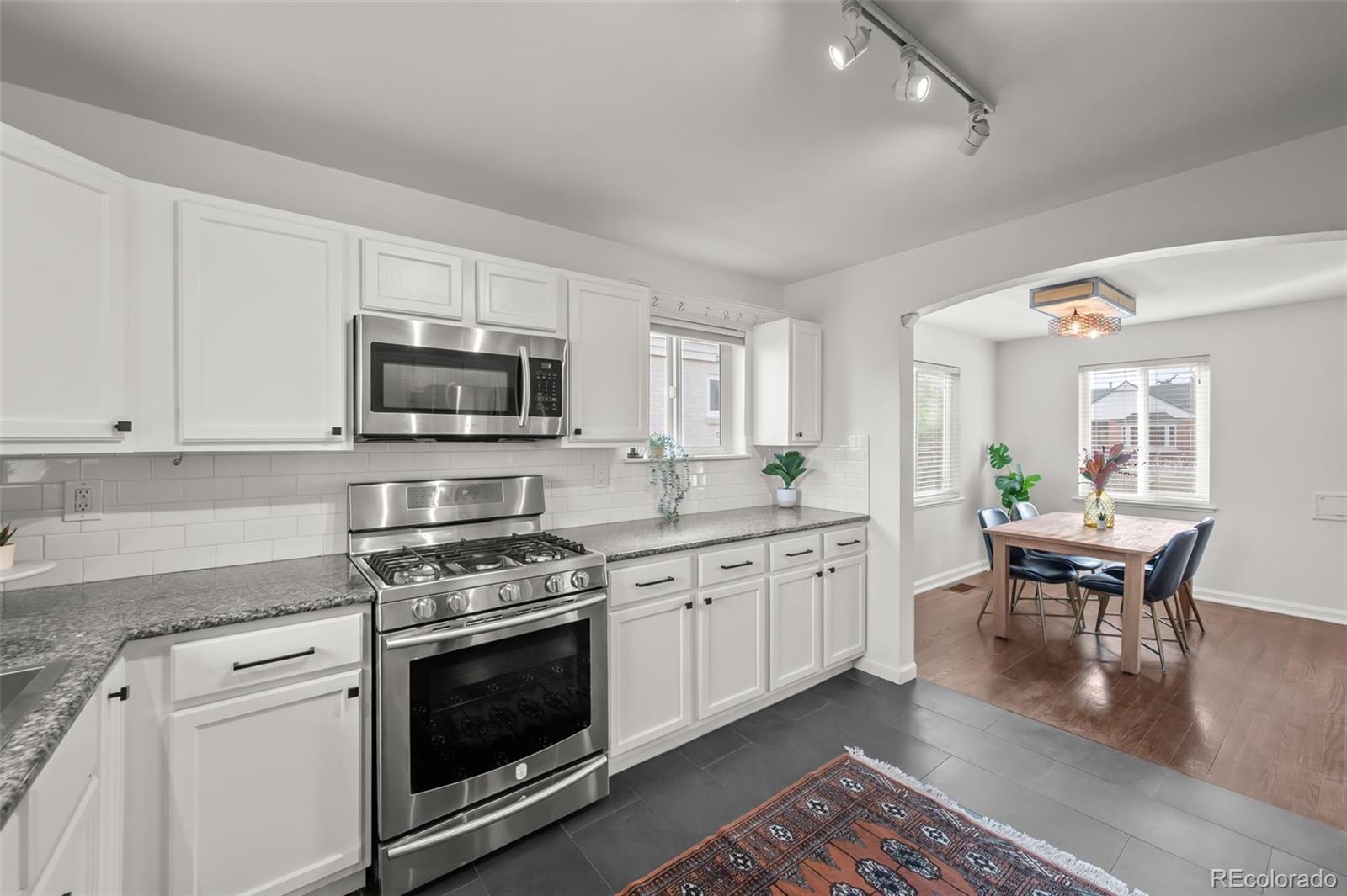 2842 N Glencoe Street