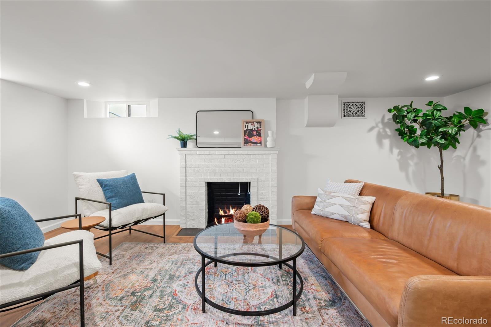 2842 N Glencoe Street