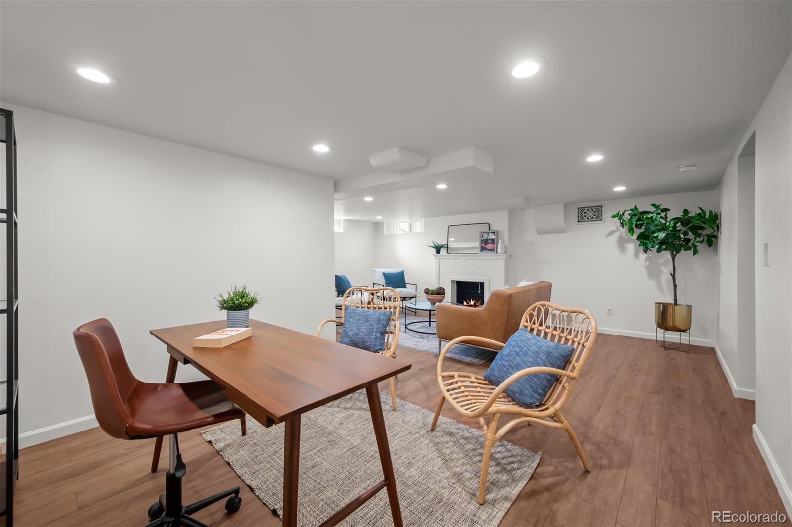 2842 N Glencoe Street