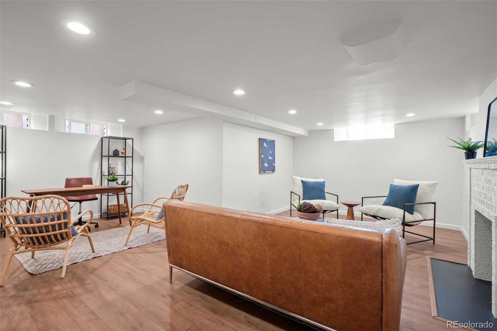 2842 N Glencoe Street