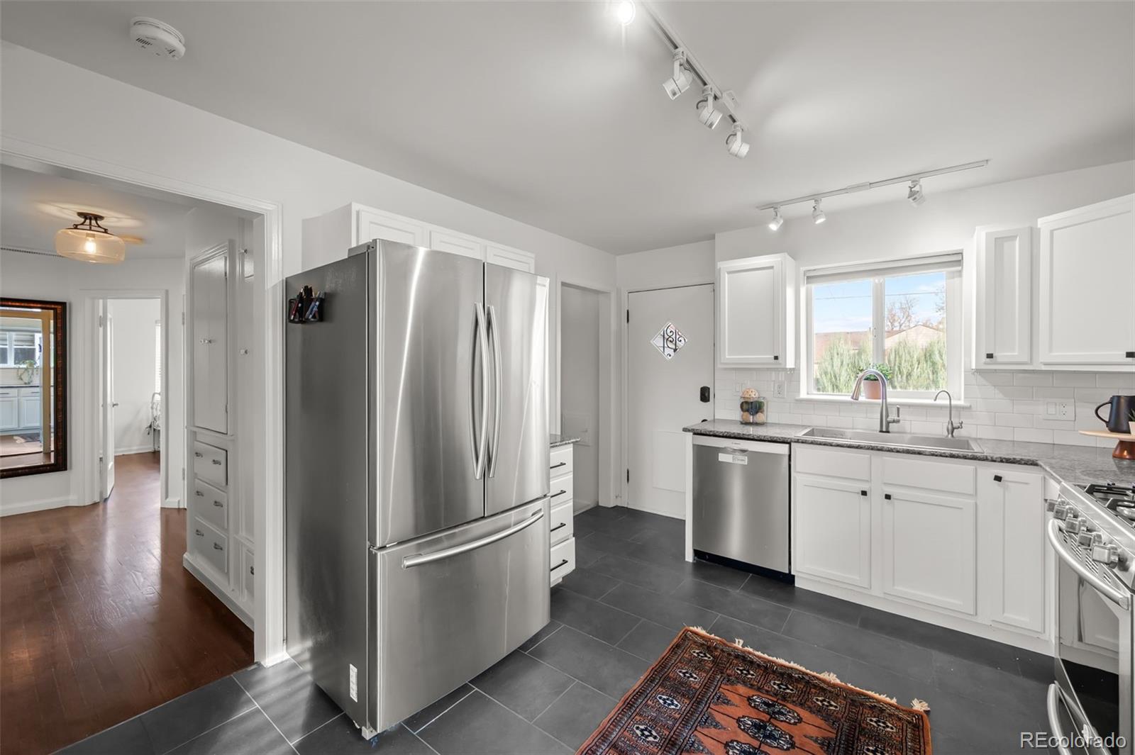 2842 N Glencoe Street