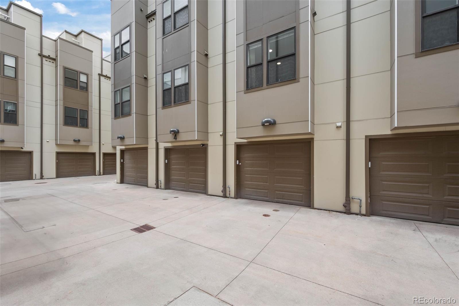 2200 Tremont Place Unit: 5