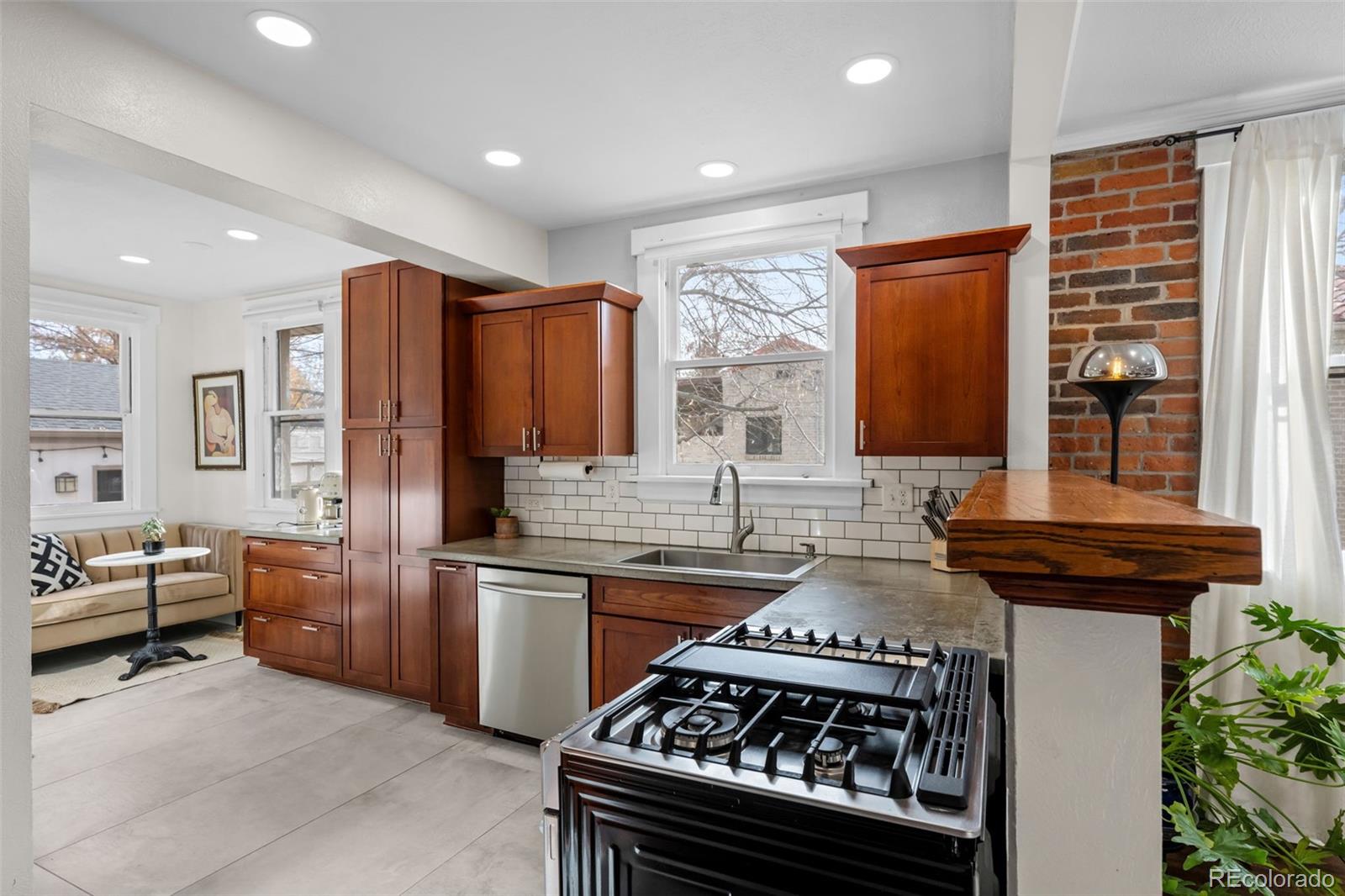 2620 Bellaire Street