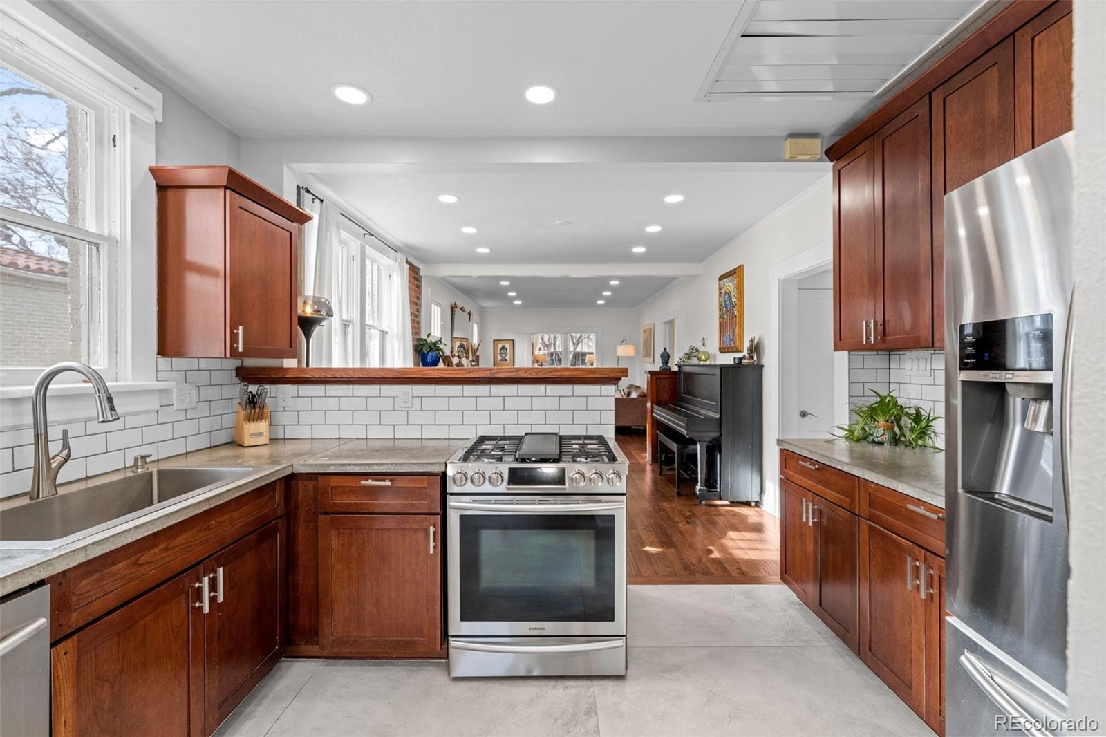 2620 Bellaire Street