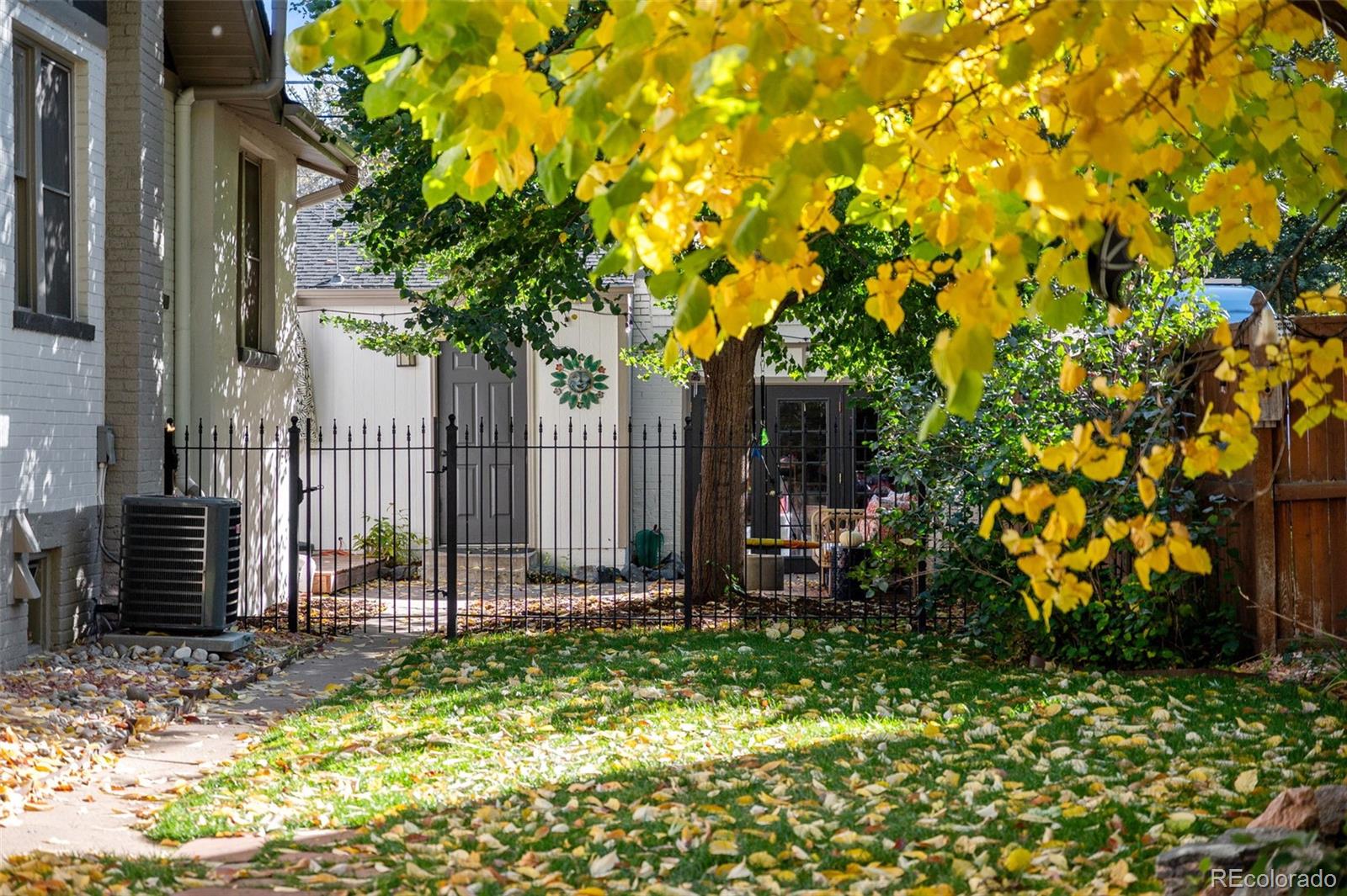 2620 Bellaire Street