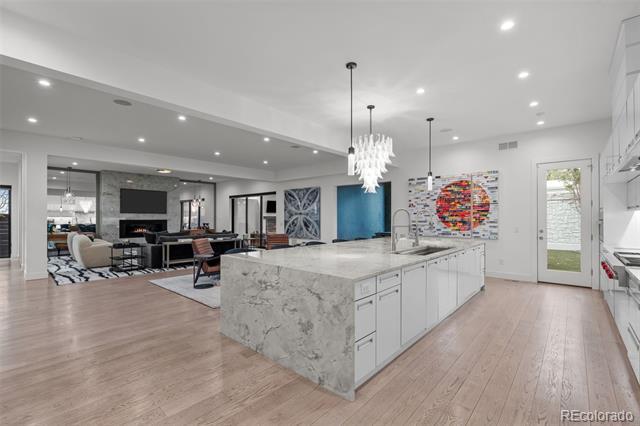 2821 E Cedar Avenue Unit: 17