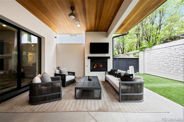 2821 E Cedar Avenue Unit: 17