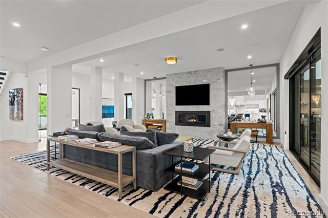2821 E Cedar Avenue Unit: 17