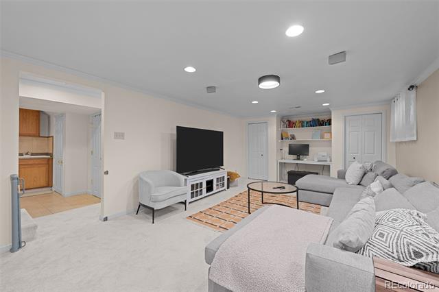 6402 Iris Court
