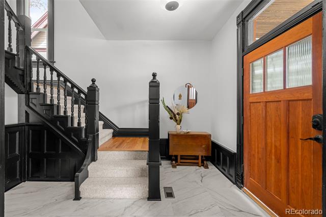 2521 N Vine Street