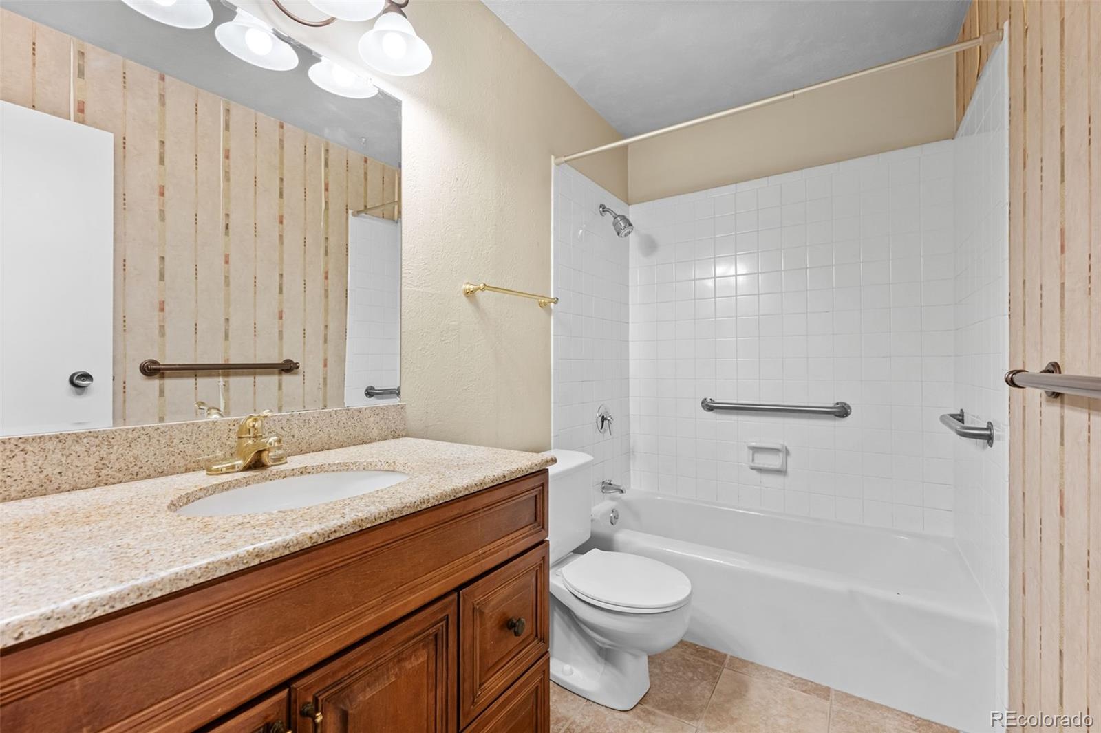 460 S Marion Parkway Unit: 1055