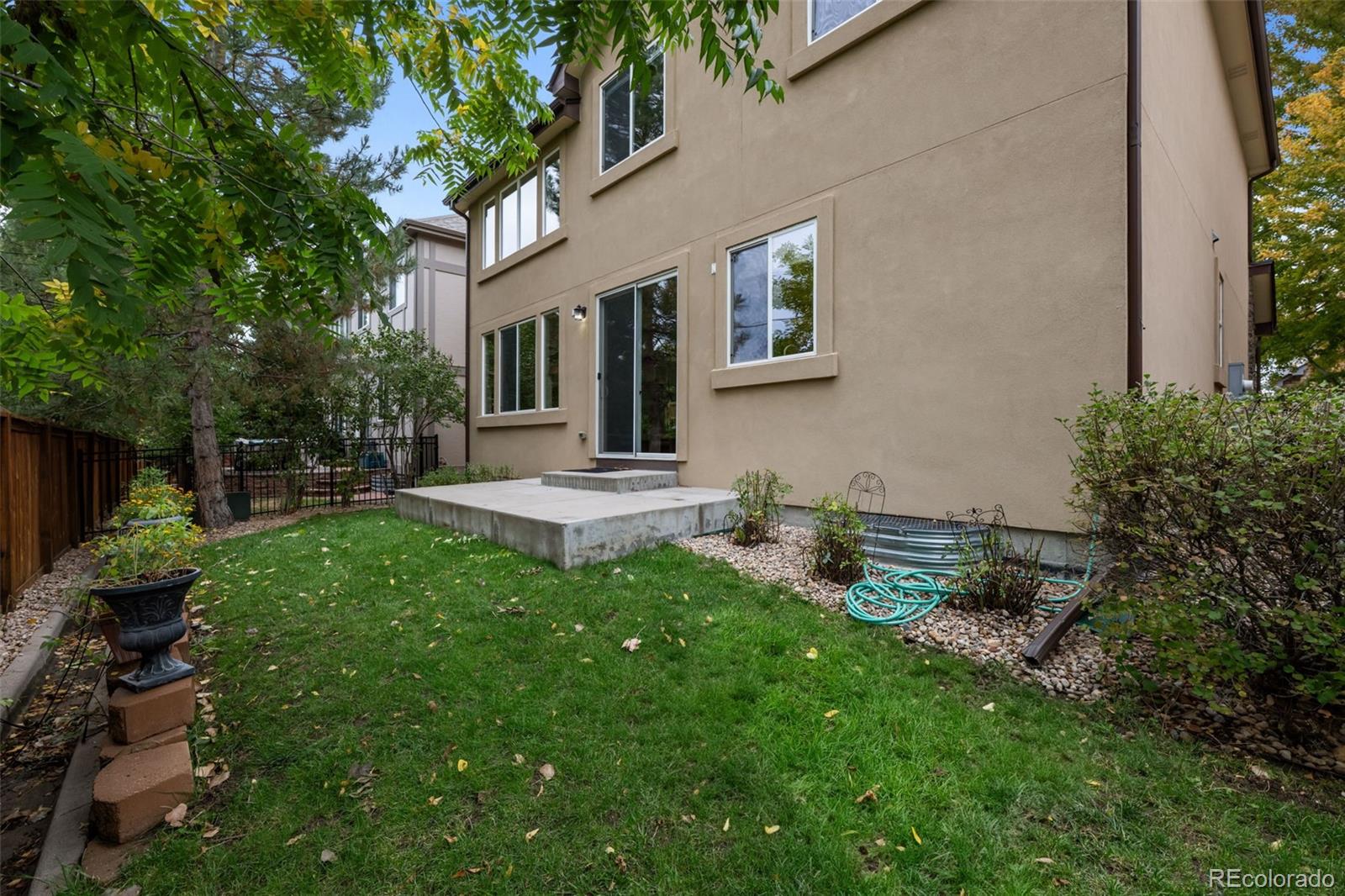 1723 S Poplar Way