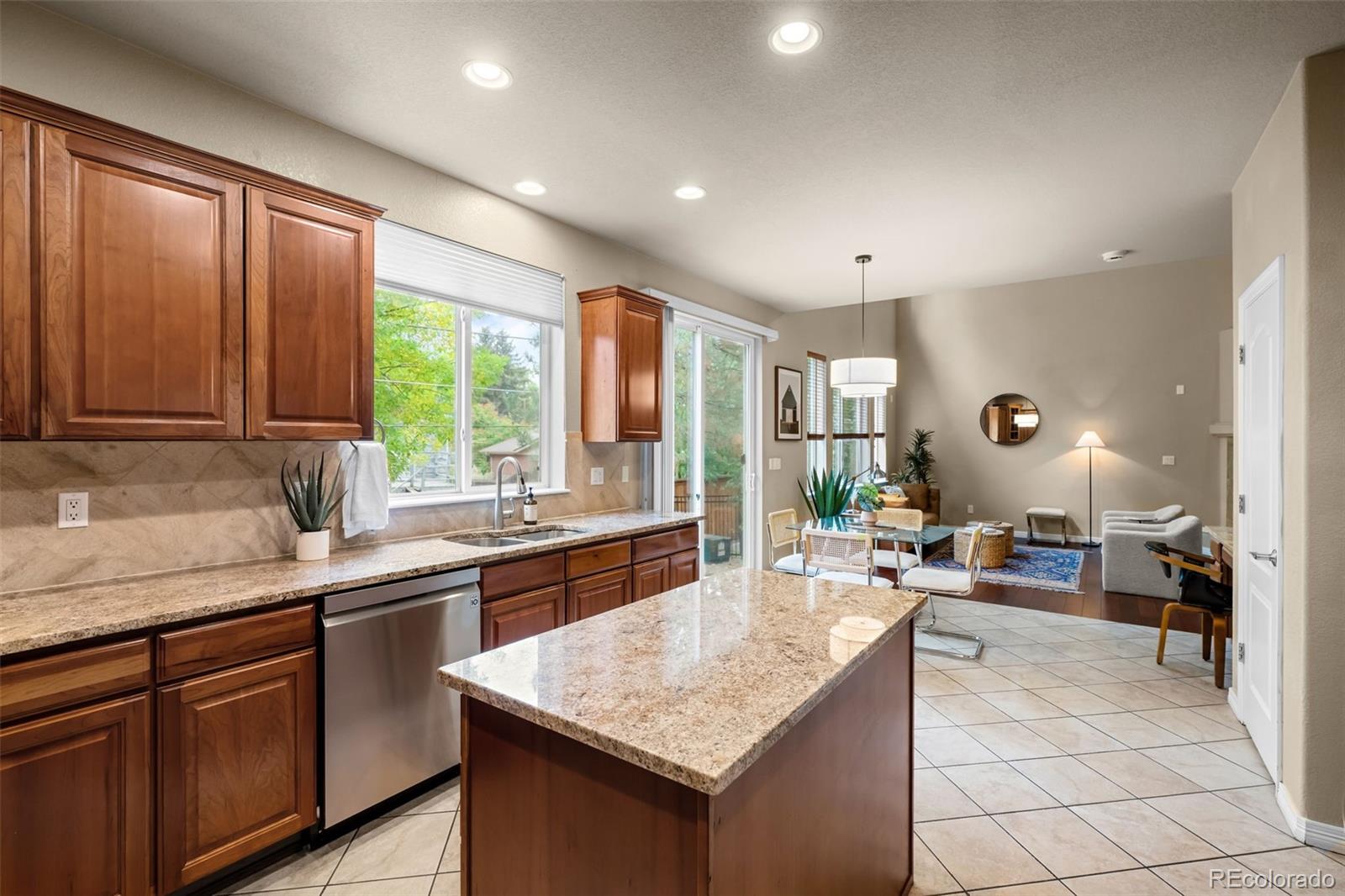 1723 S Poplar Way