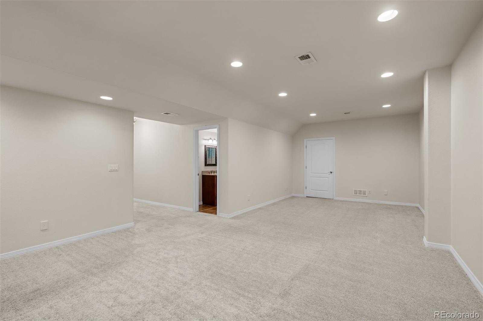 1723 S Poplar Way
