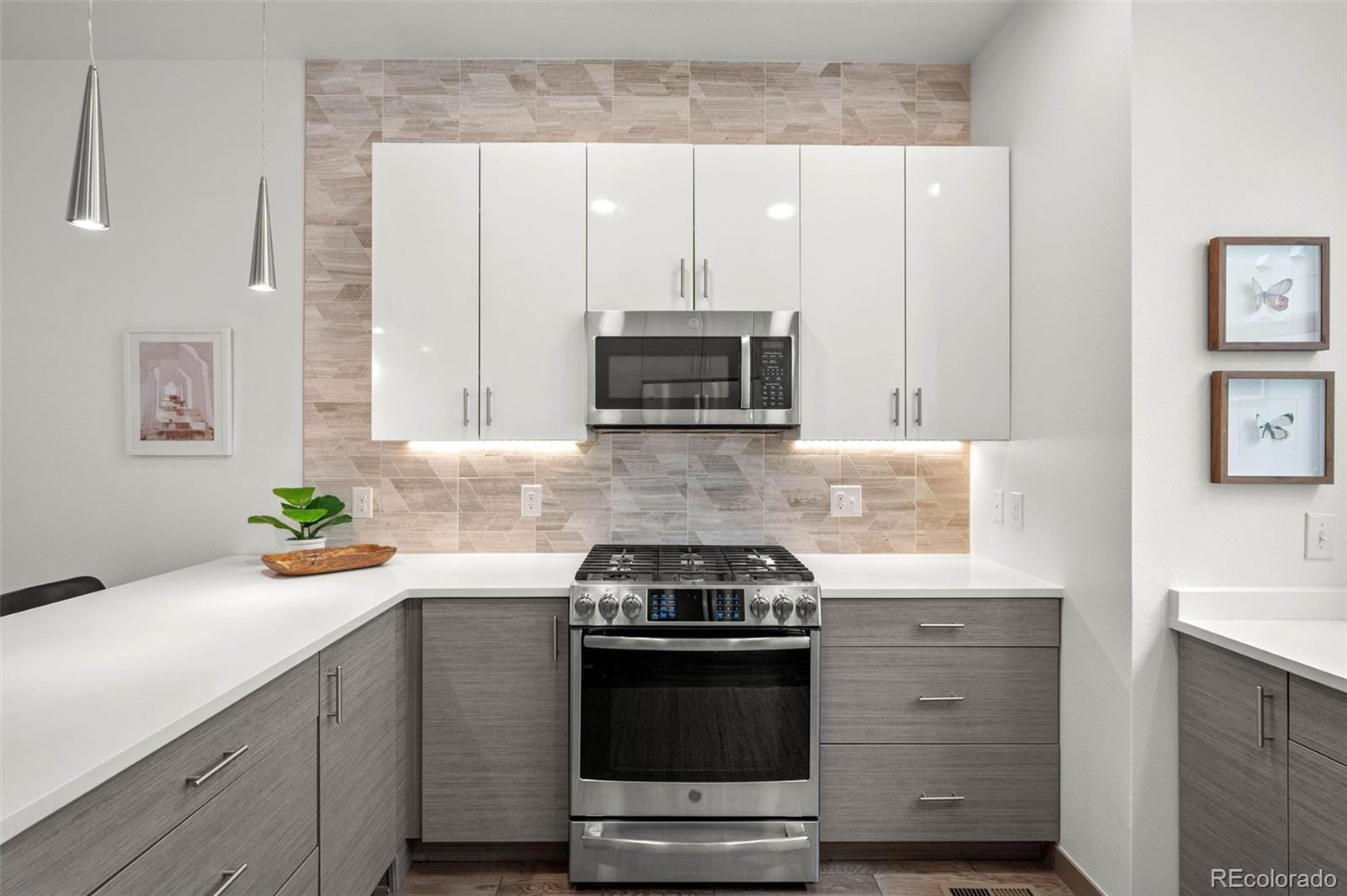 2200 Tremont Place Unit: 5
