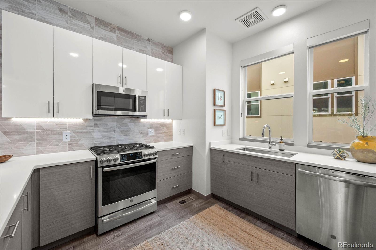 2200 Tremont Place Unit: 5