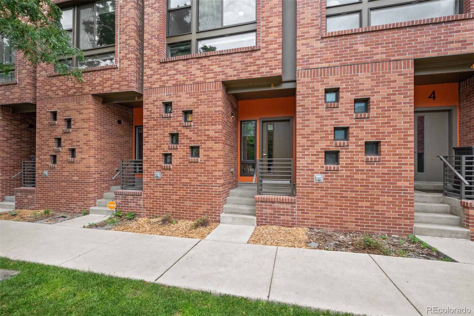 2200 Tremont Place Unit: 5