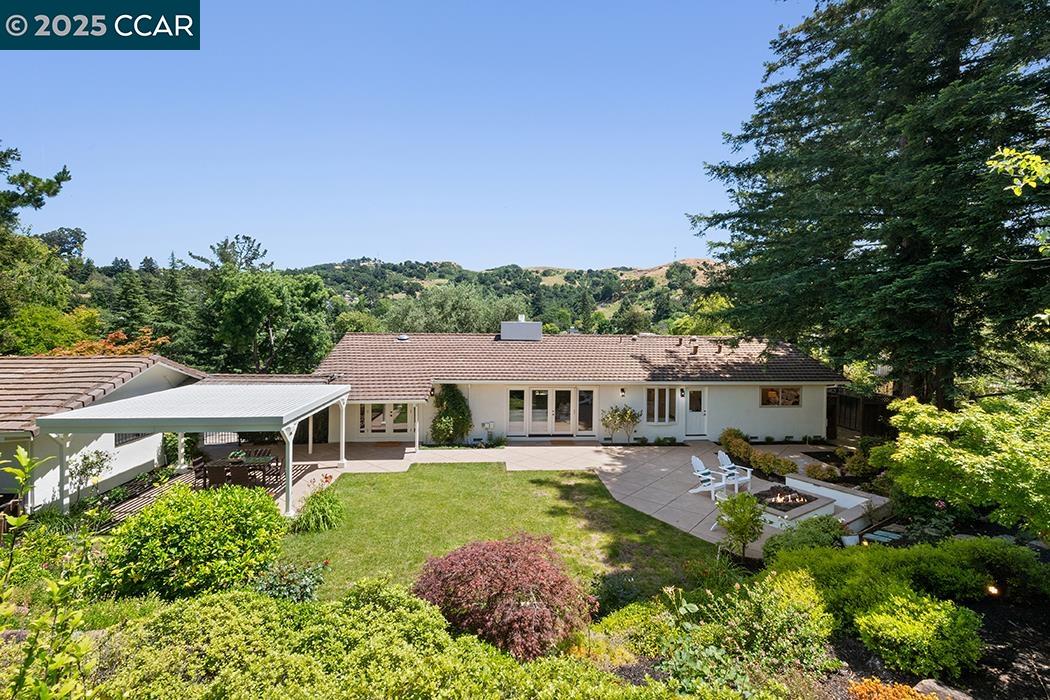 3190 Bavarian Ln