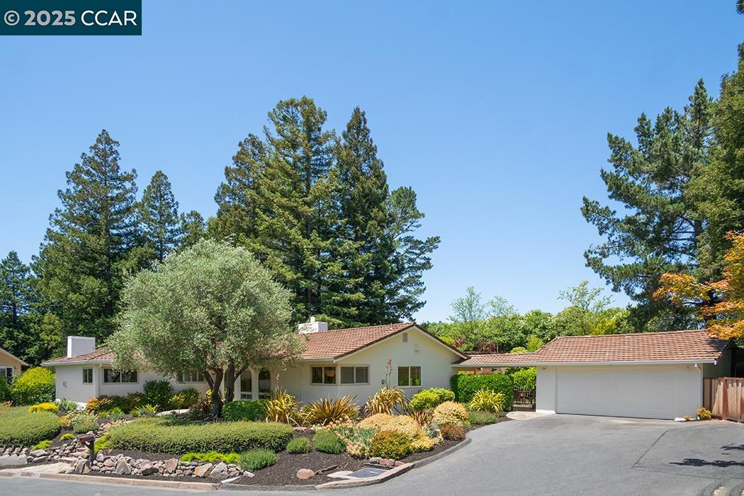 3190 Bavarian Ln