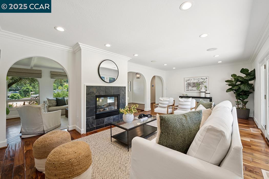 3190 Bavarian Ln