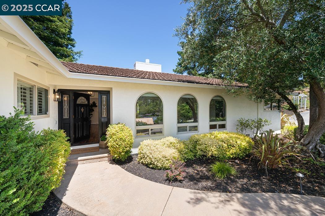 3190 Bavarian Ln