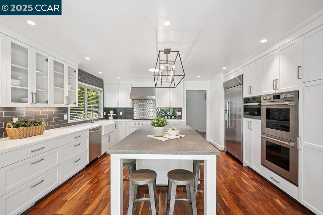 3190 Bavarian Ln