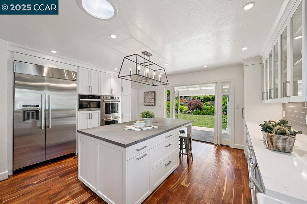 3190 Bavarian Ln