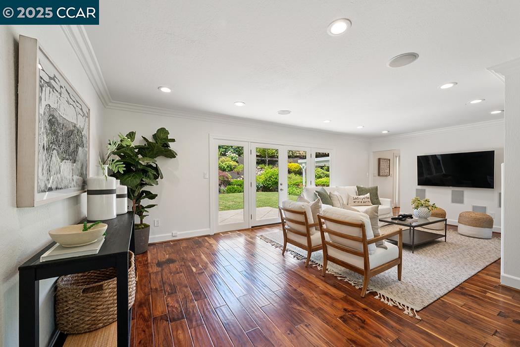 3190 Bavarian Ln