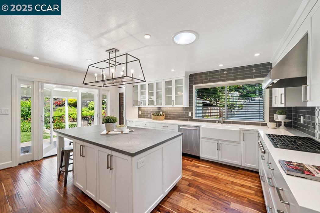 3190 Bavarian Ln