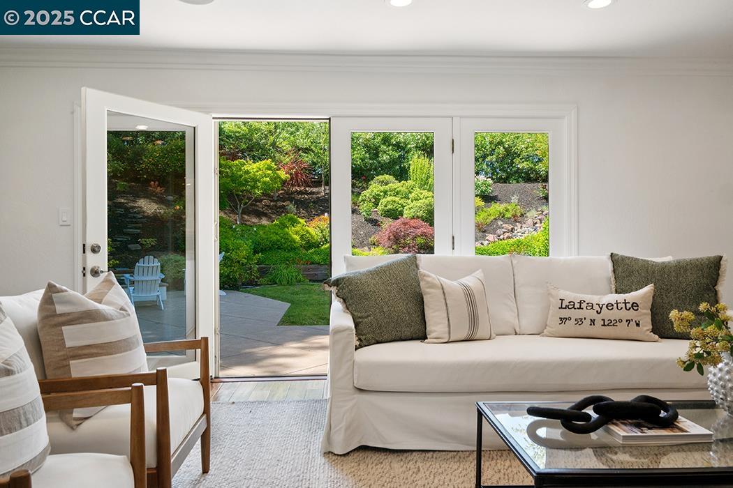 3190 Bavarian Ln