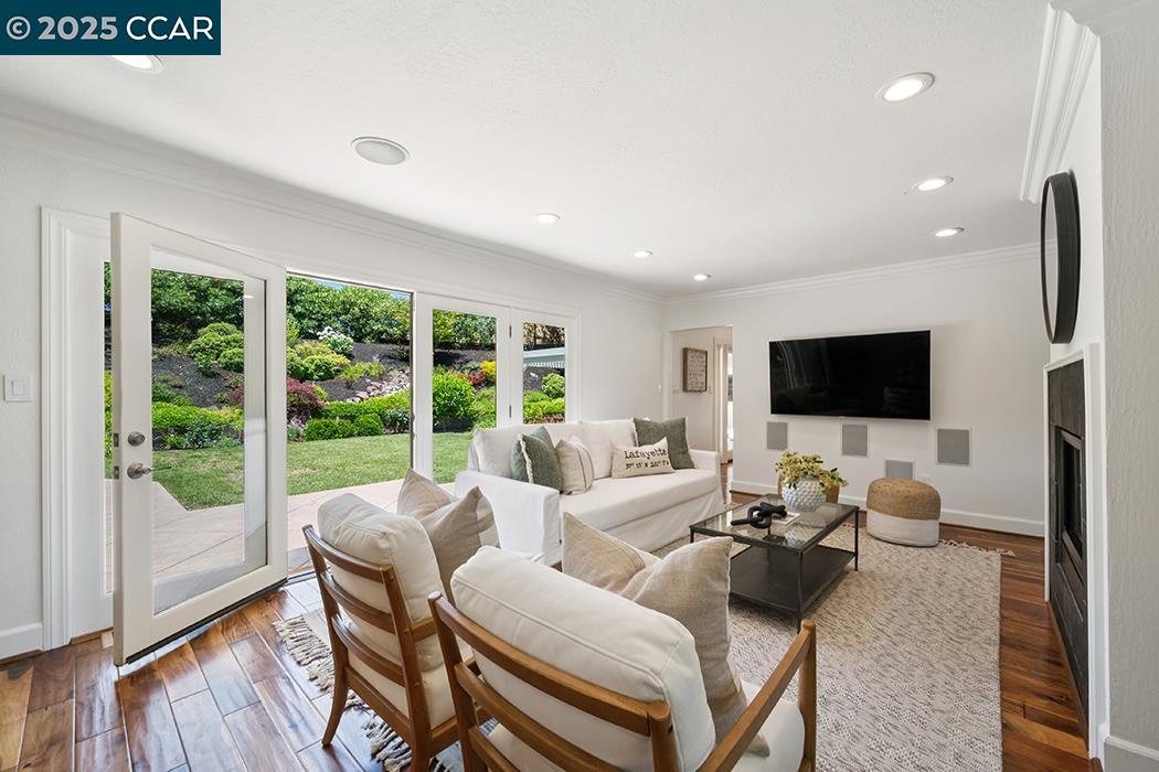 3190 Bavarian Ln