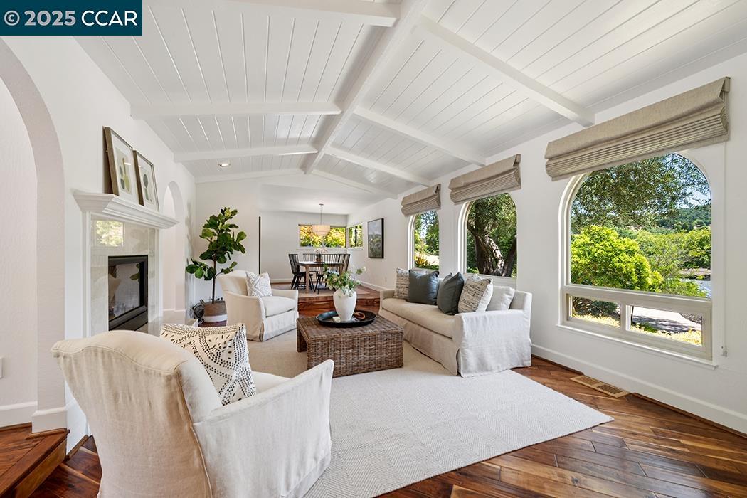 3190 Bavarian Ln