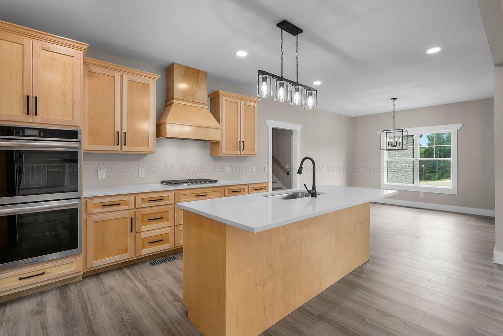 48 LAKESIDE Dr