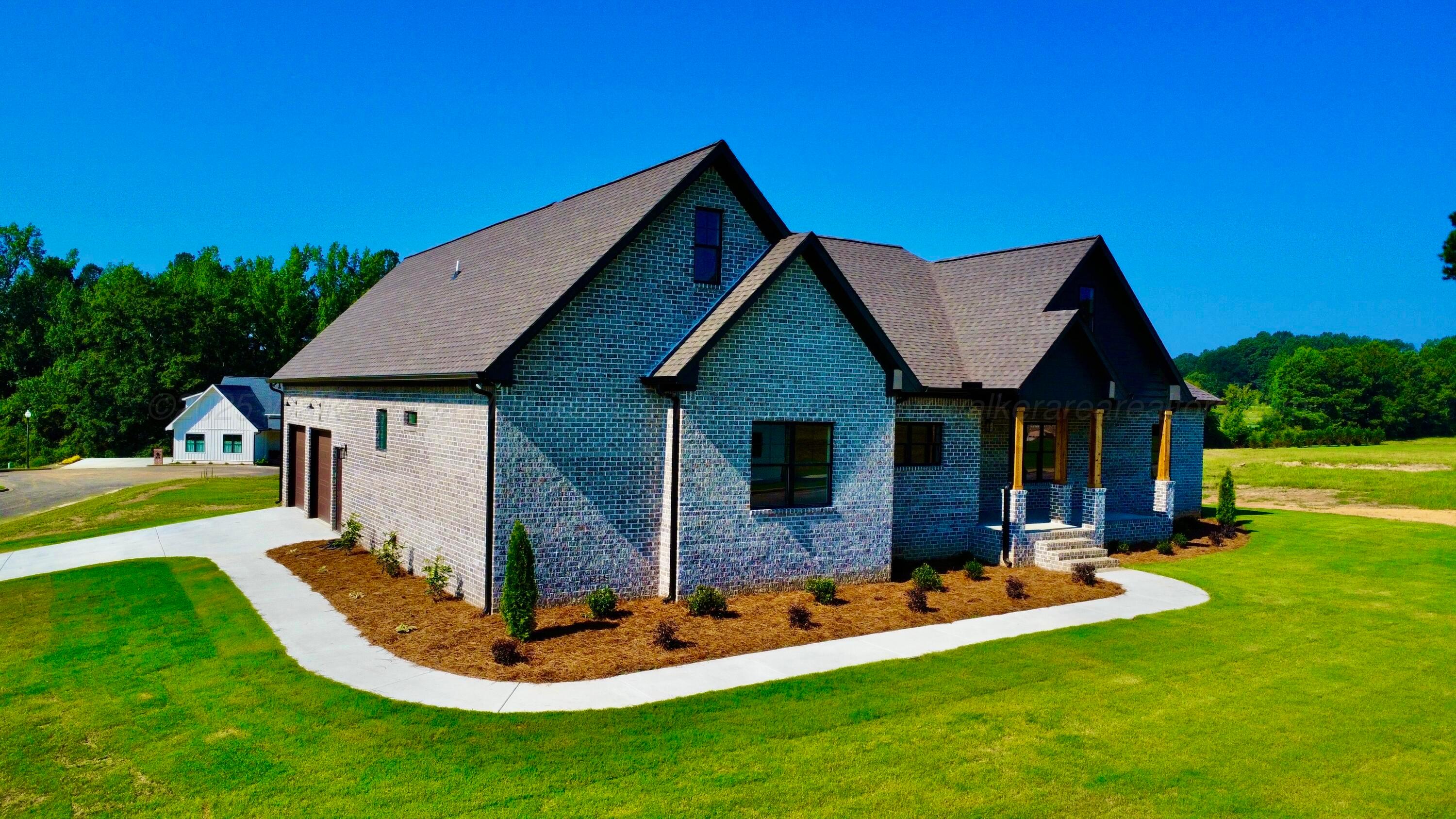 48 LAKESIDE Dr