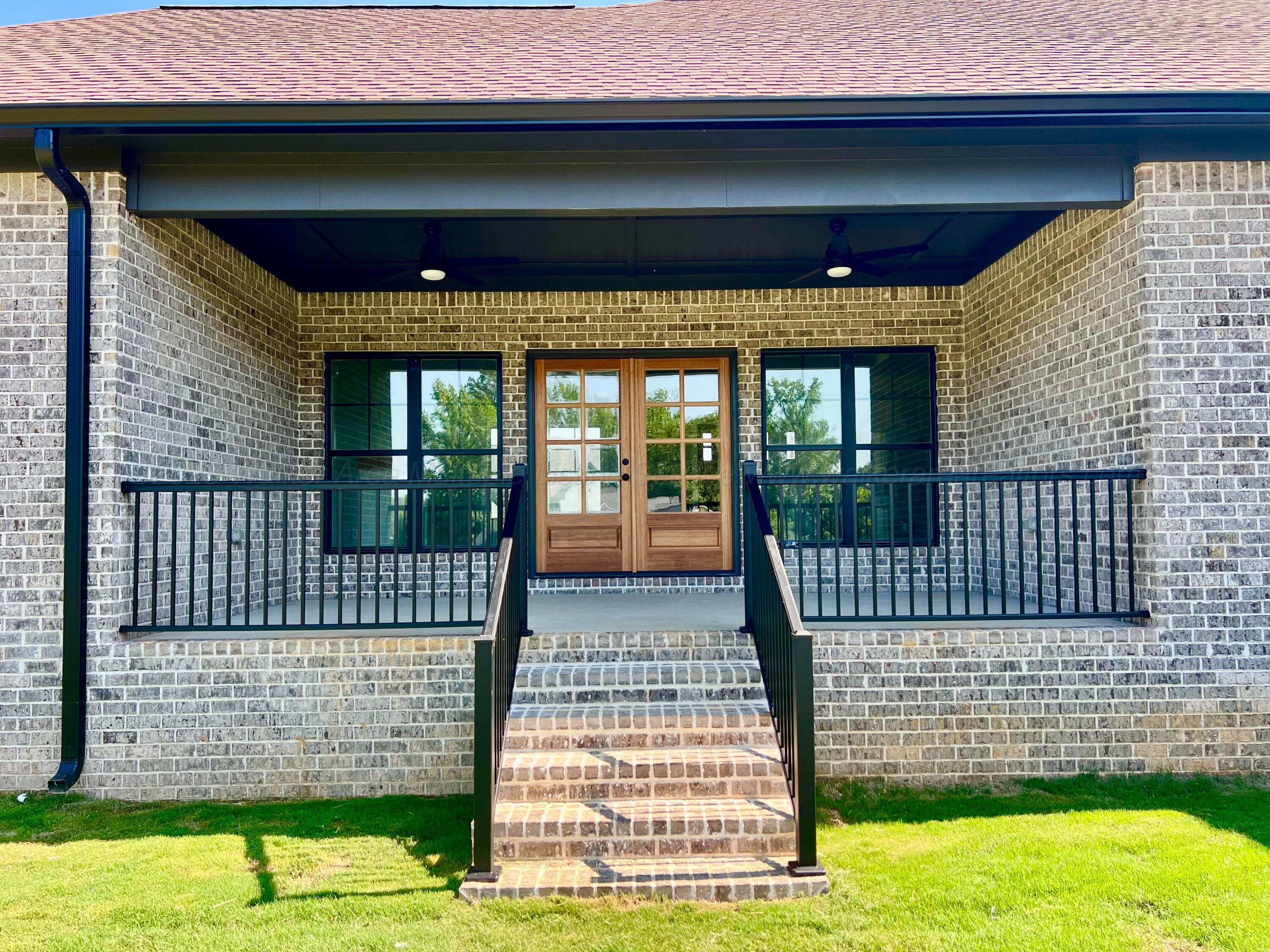 48 LAKESIDE Dr