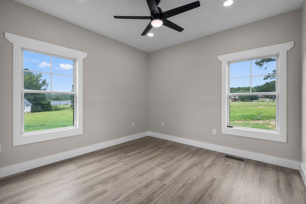 48 LAKESIDE Dr
