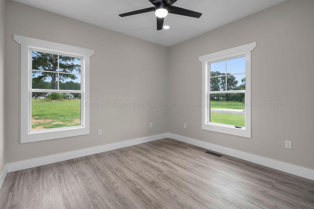 48 LAKESIDE Dr