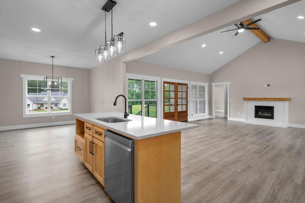 48 LAKESIDE Dr