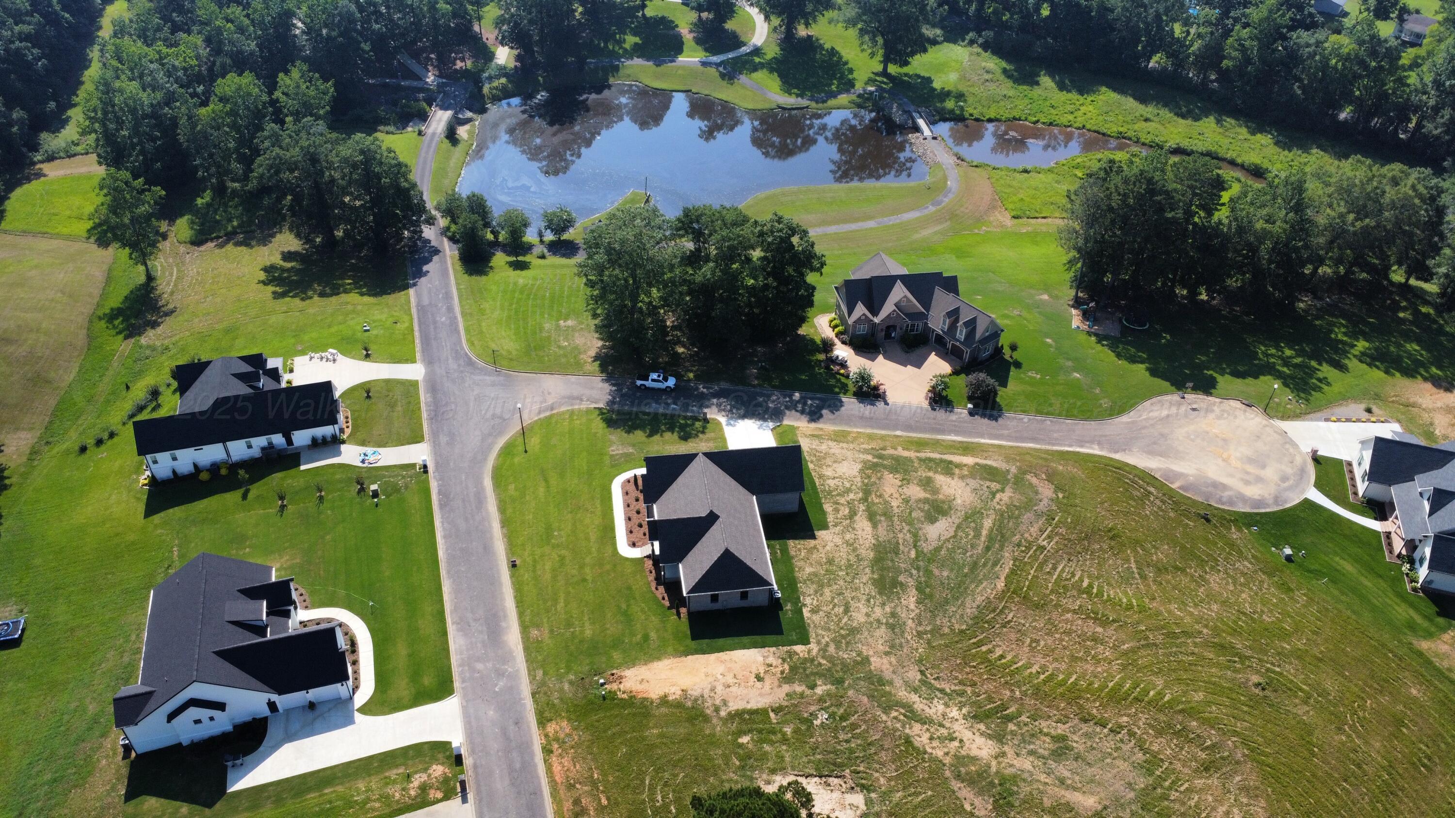 48 LAKESIDE Dr